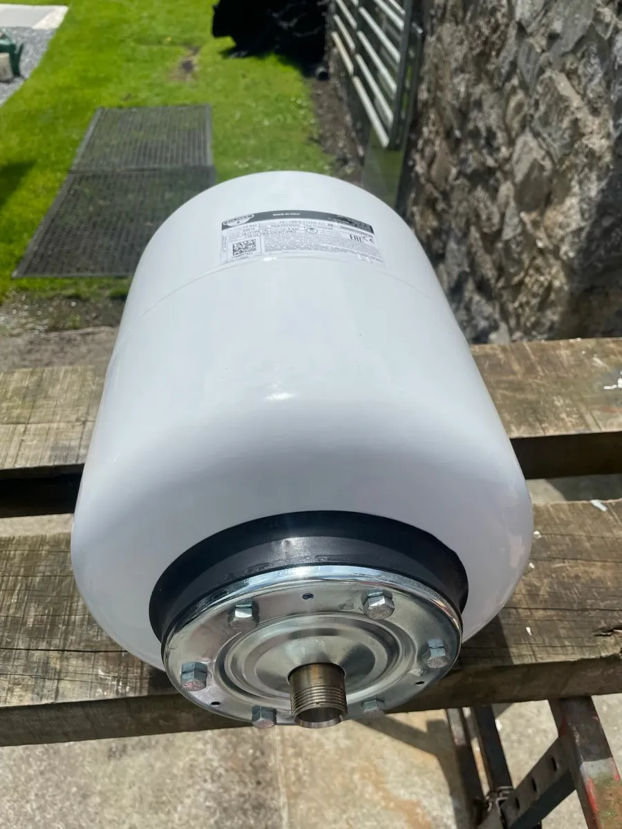 20 Litre White Pressure Vessel (Still in box) - Image 1