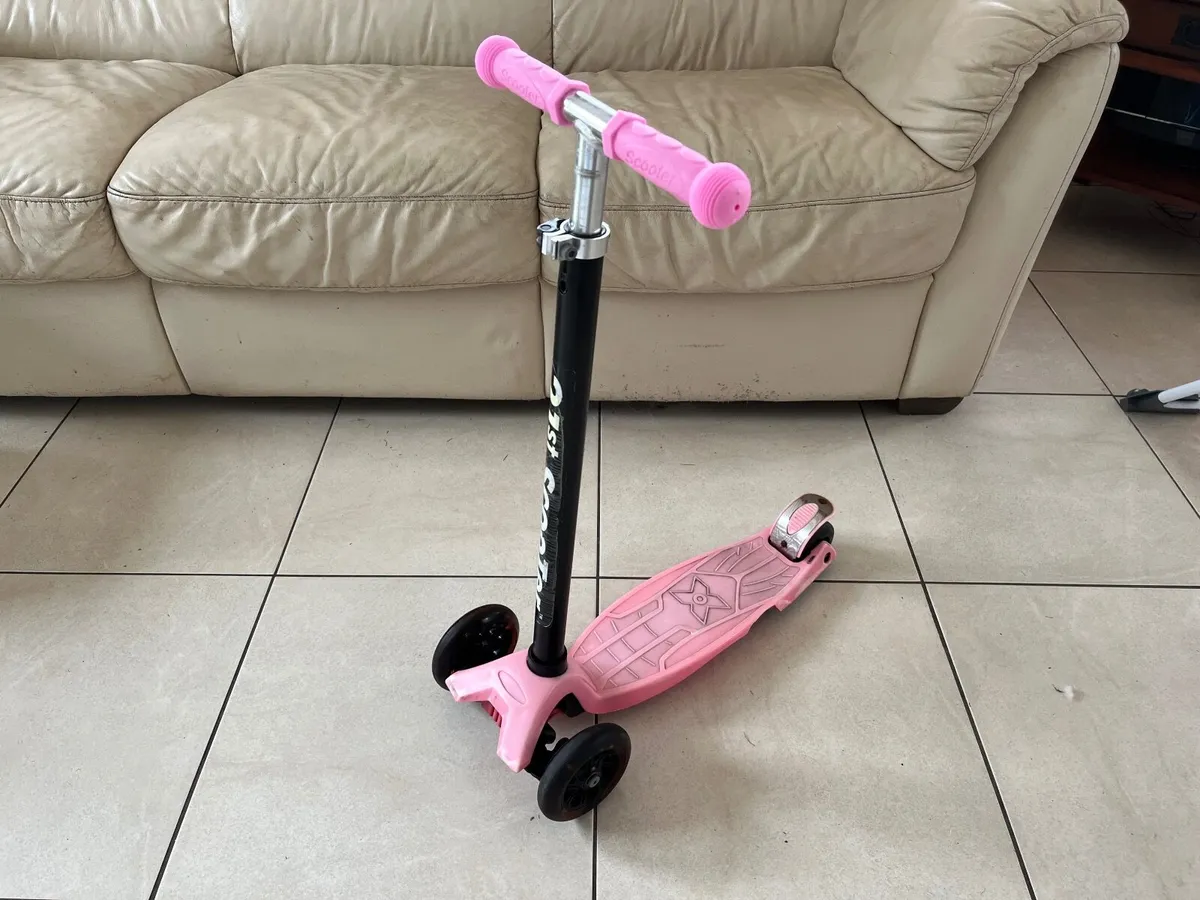 Childs Scooter - Image 1