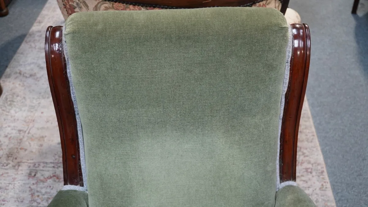 🪑 Victorian Scroll-Back Armchair - Image 4