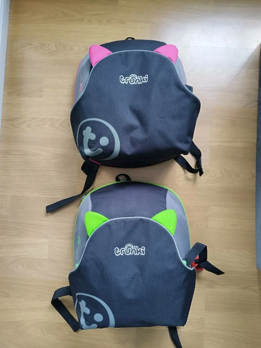 Boost-a-pak booster car seat backpack - Image 1