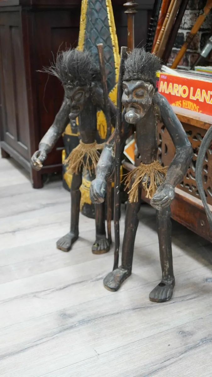 🗿 Pair of Hand-Carved African Tribal Figures - Image 1