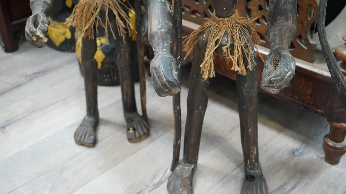 🗿 Pair of Hand-Carved African Tribal Figures - Image 4