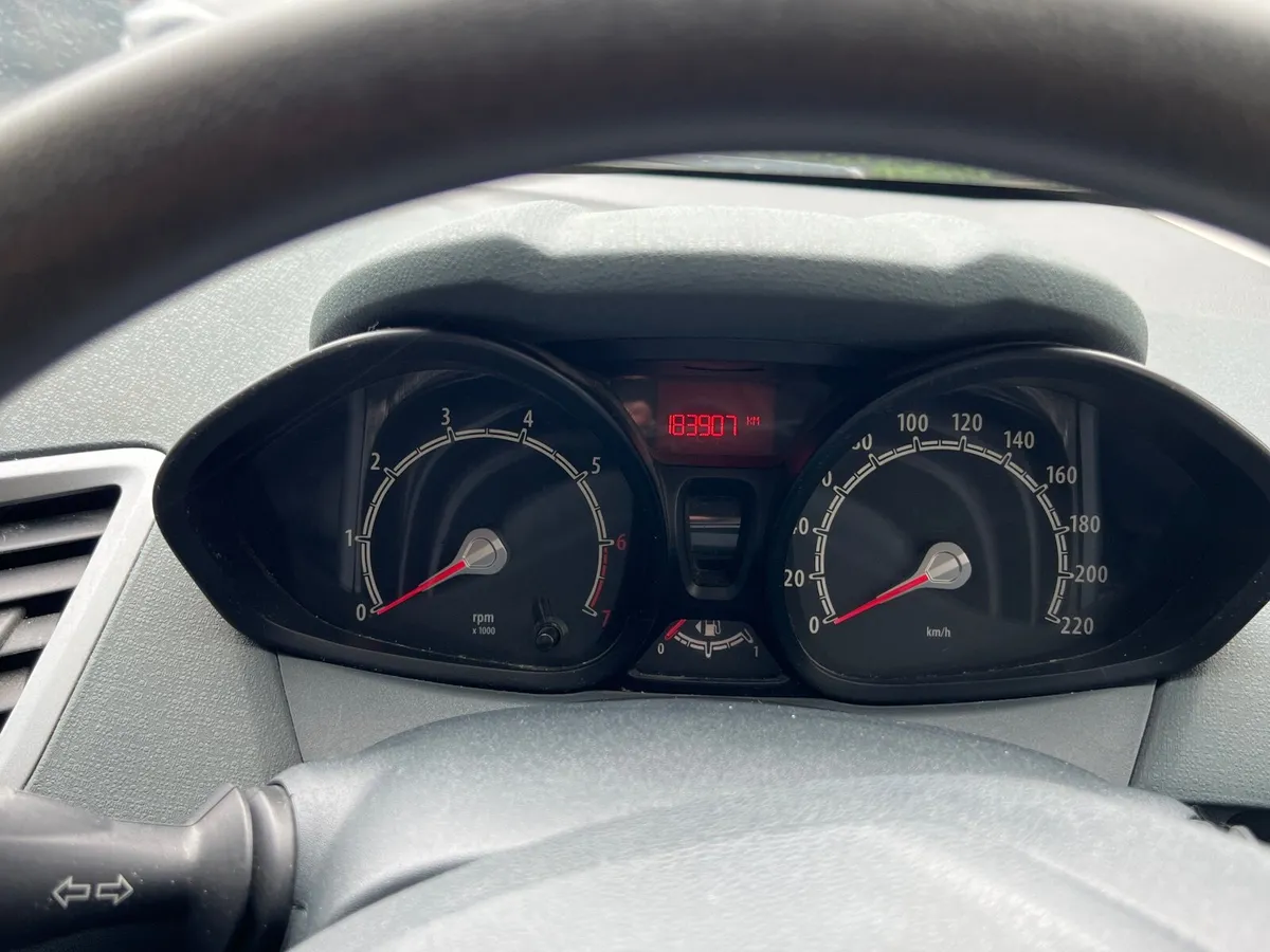 Ford Fiesta 2010 - Image 3