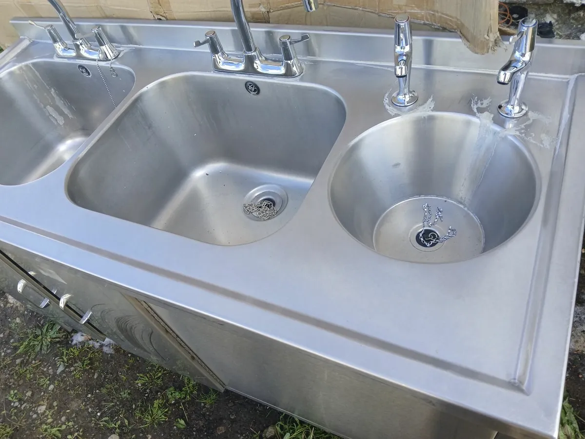 Stainless steel commercial sink unit delivered - Image 2