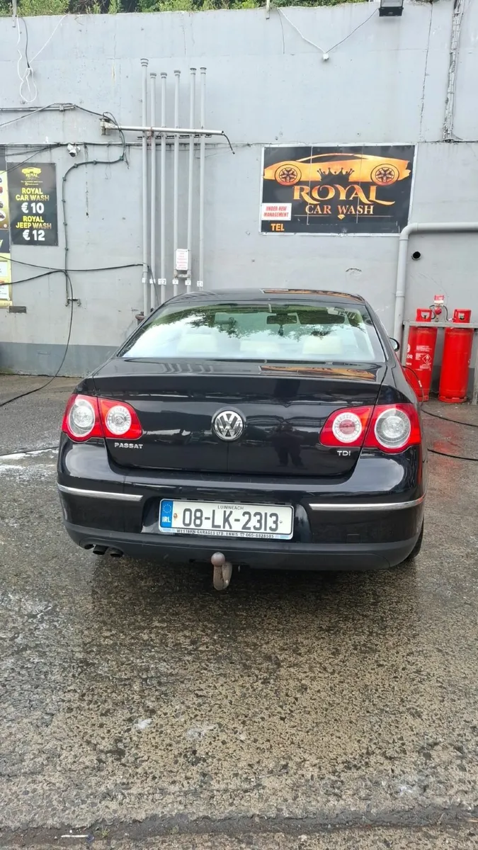Volkswagen Passat 2008 - Image 2