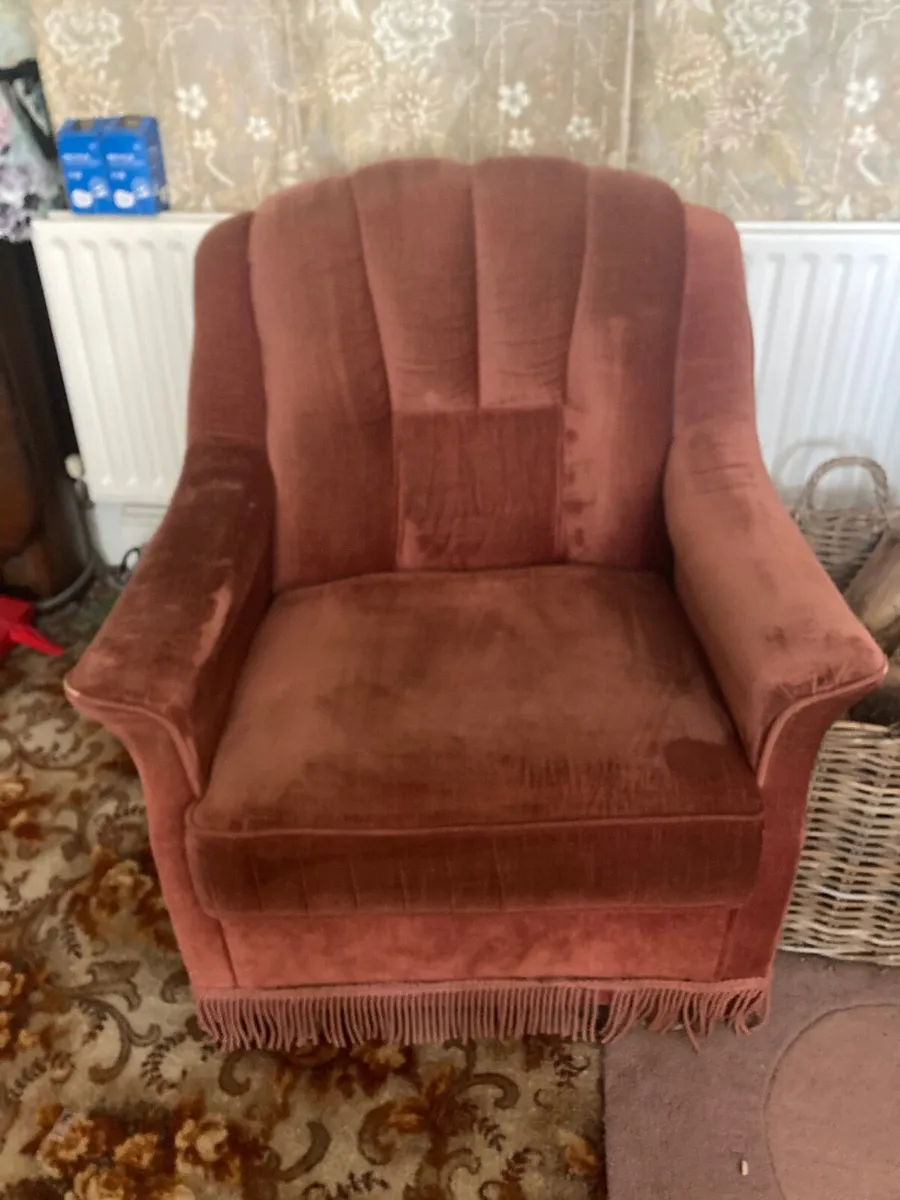 3 seater and 2 armchairs - Image 1