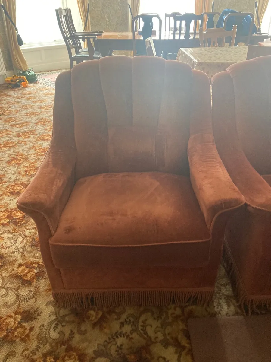 3 seater and 2 armchairs - Image 2