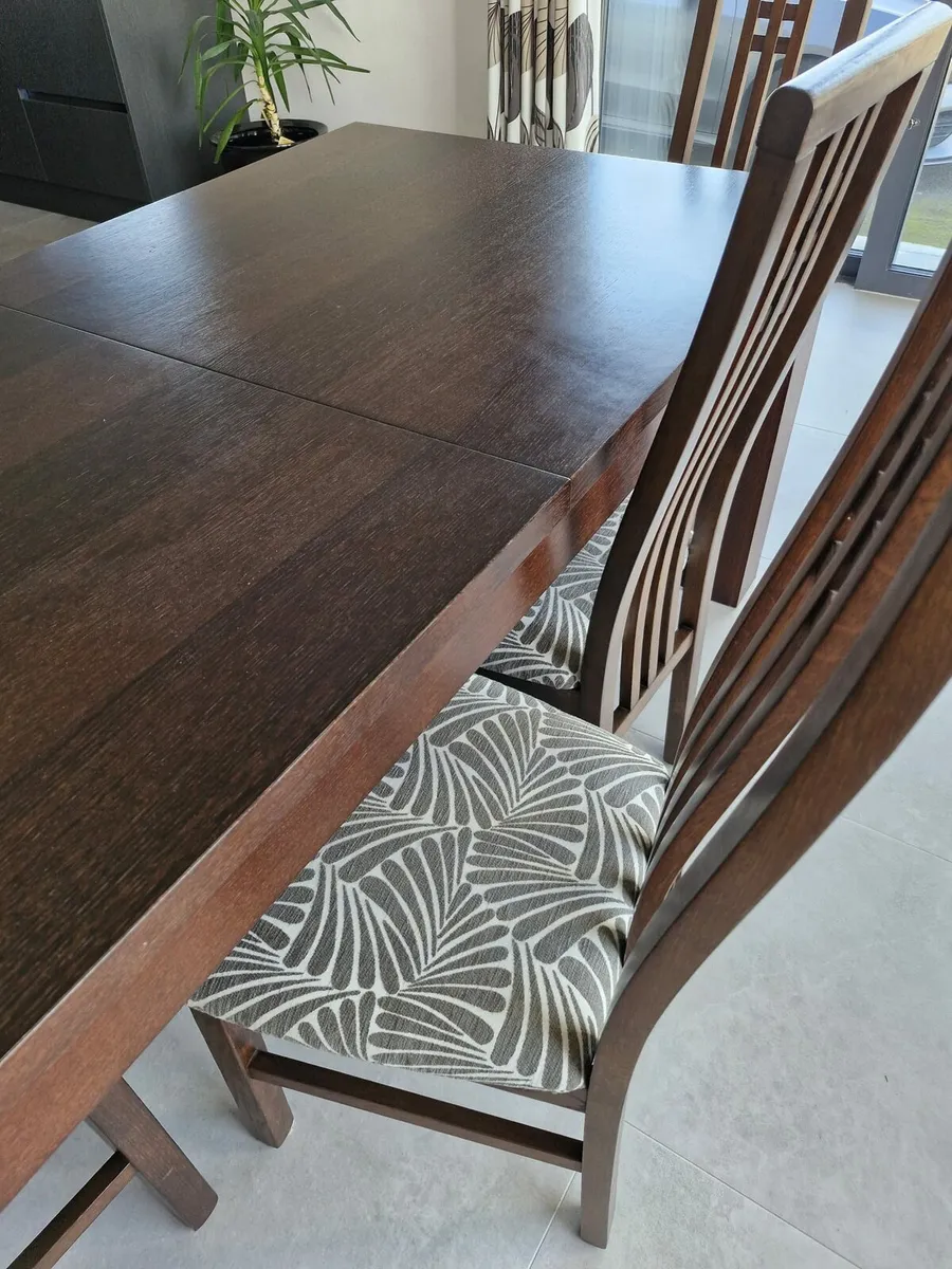 Dining table & chairs - Image 1