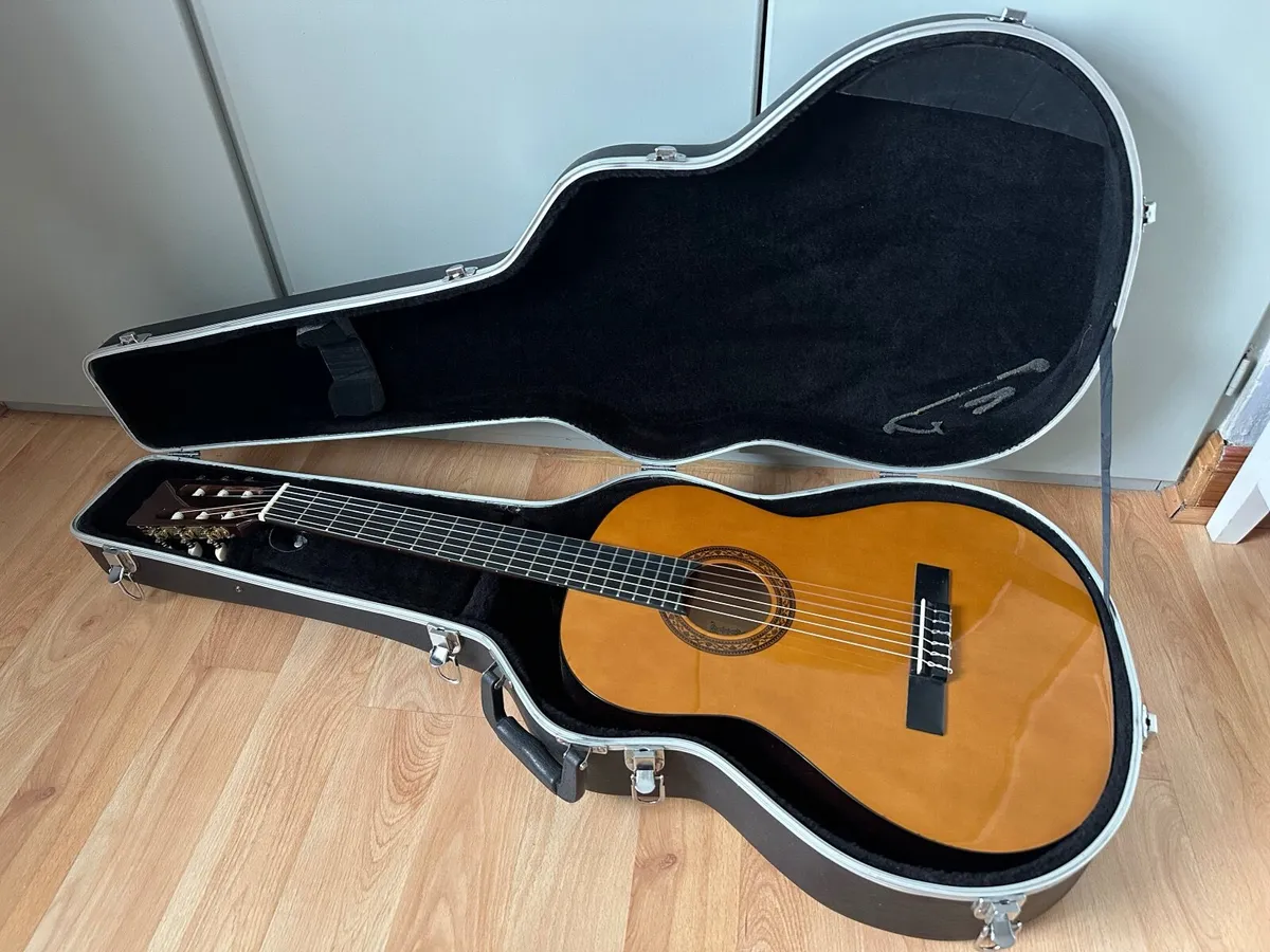 Classical guitar - Image 4