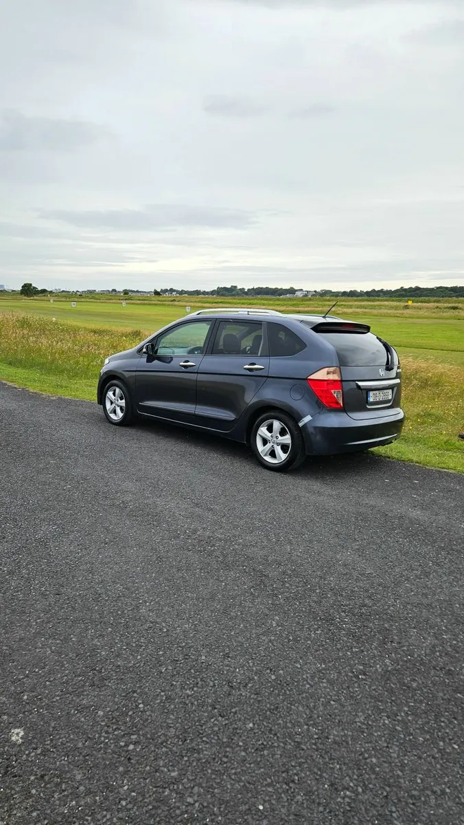 Honda FR-V 2008 - Image 2