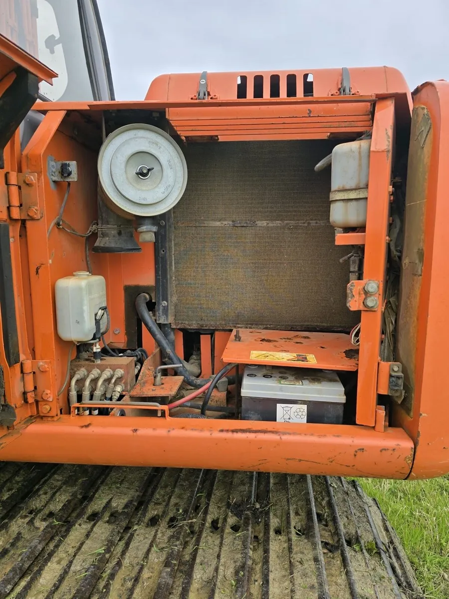 Hitachi EX135 - Image 4