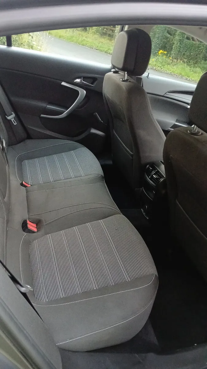 2012 Vauxhall insignia 2.0L manual Sri model  nct - Image 3