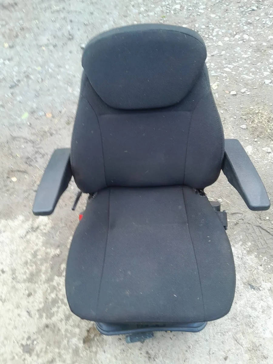 Tractor seat - Image 1