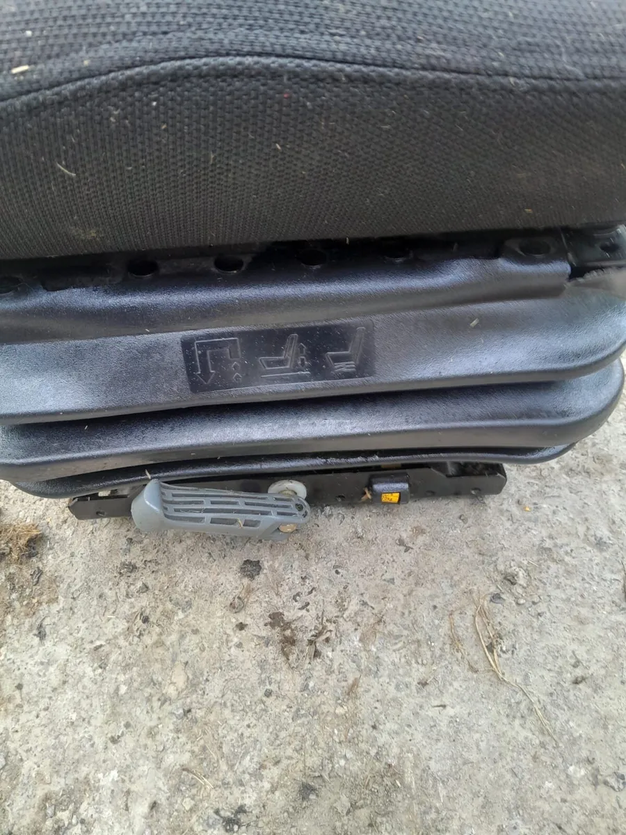 Tractor seat - Image 2