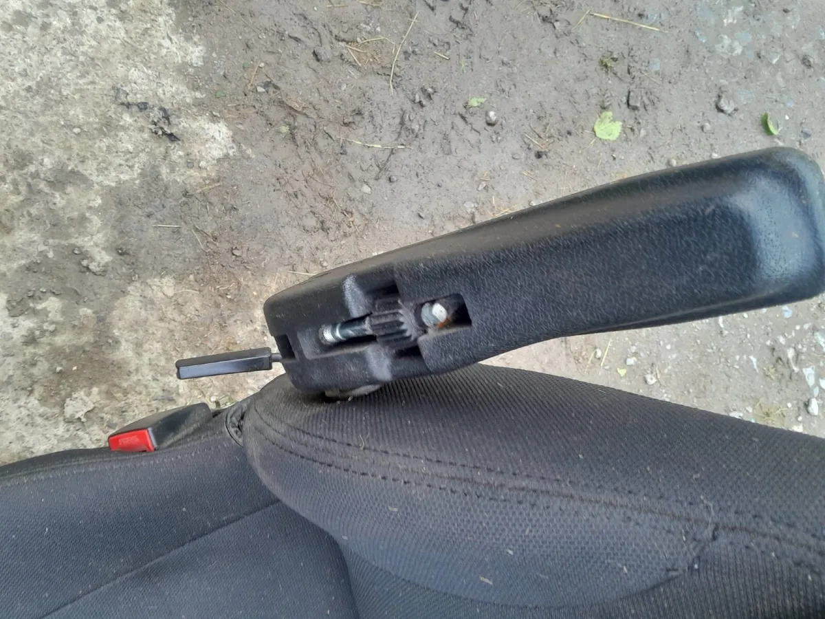 Tractor seat - Image 4