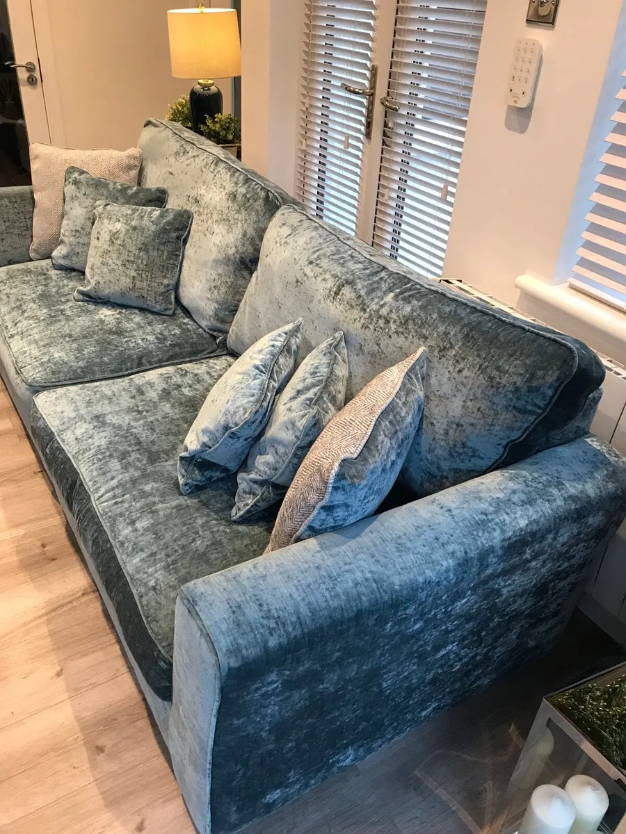 Stylish sky blue velvet suite - Image 1