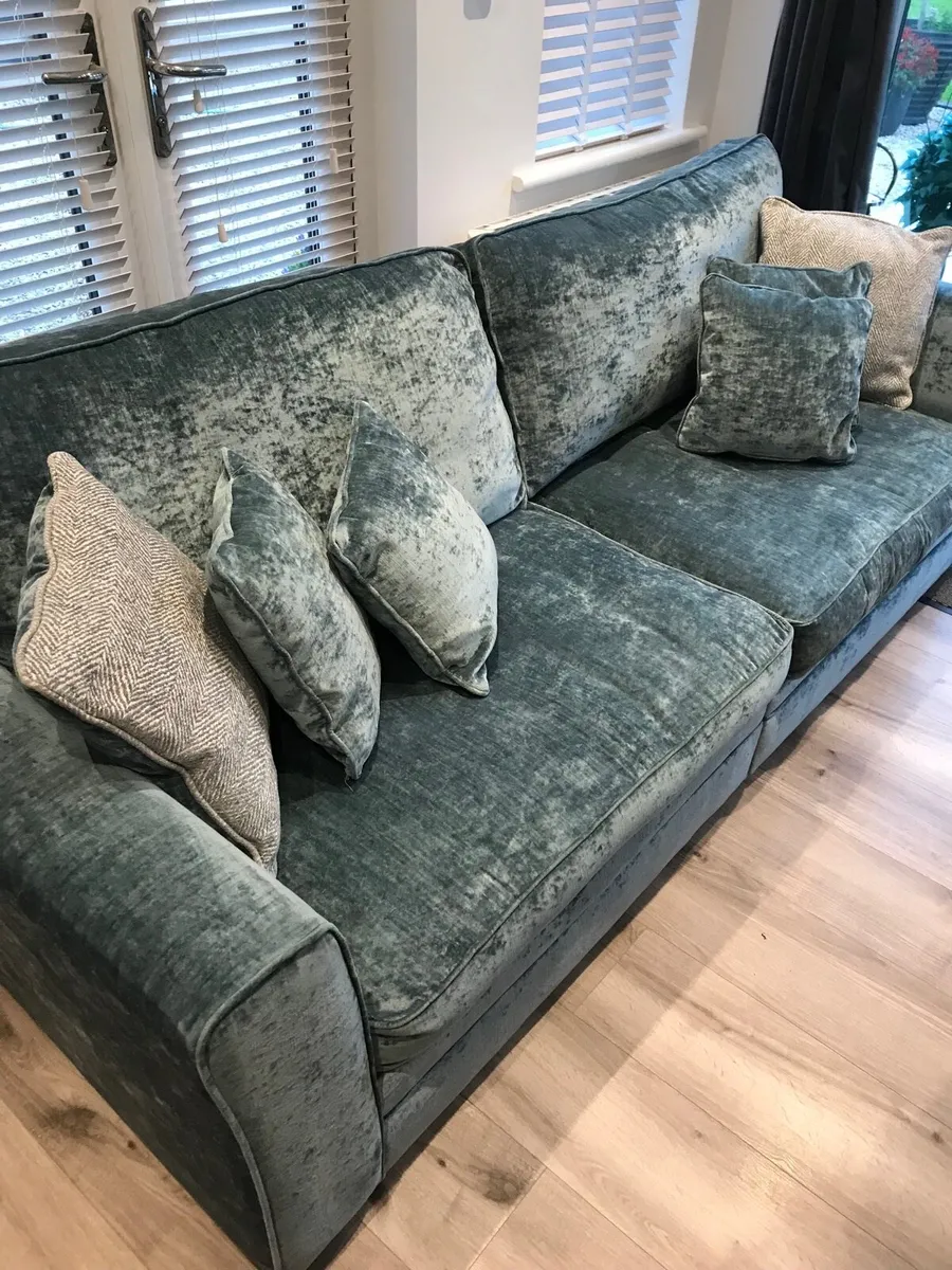 Stylish sky blue velvet suite - Image 2