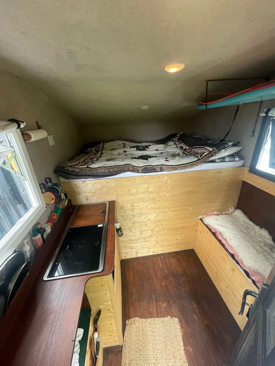 Demountable camper - Image 4