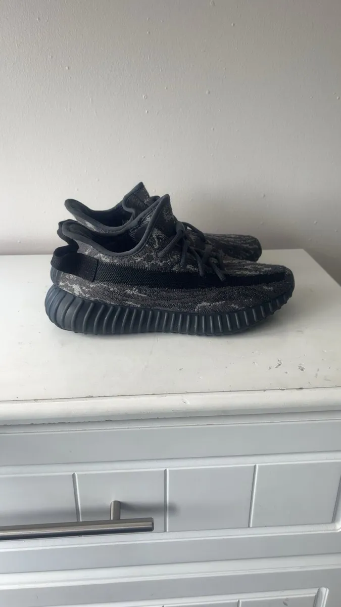 Yeezy 350 - Image 2