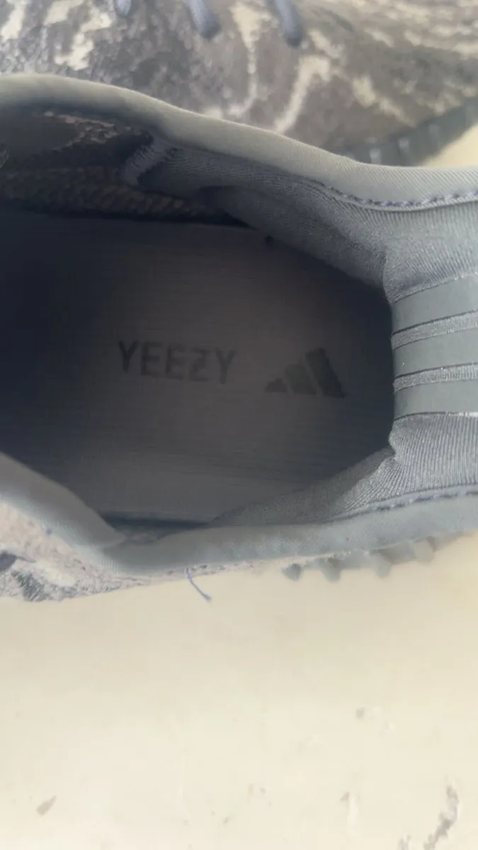 Yeezy 350 - Image 4