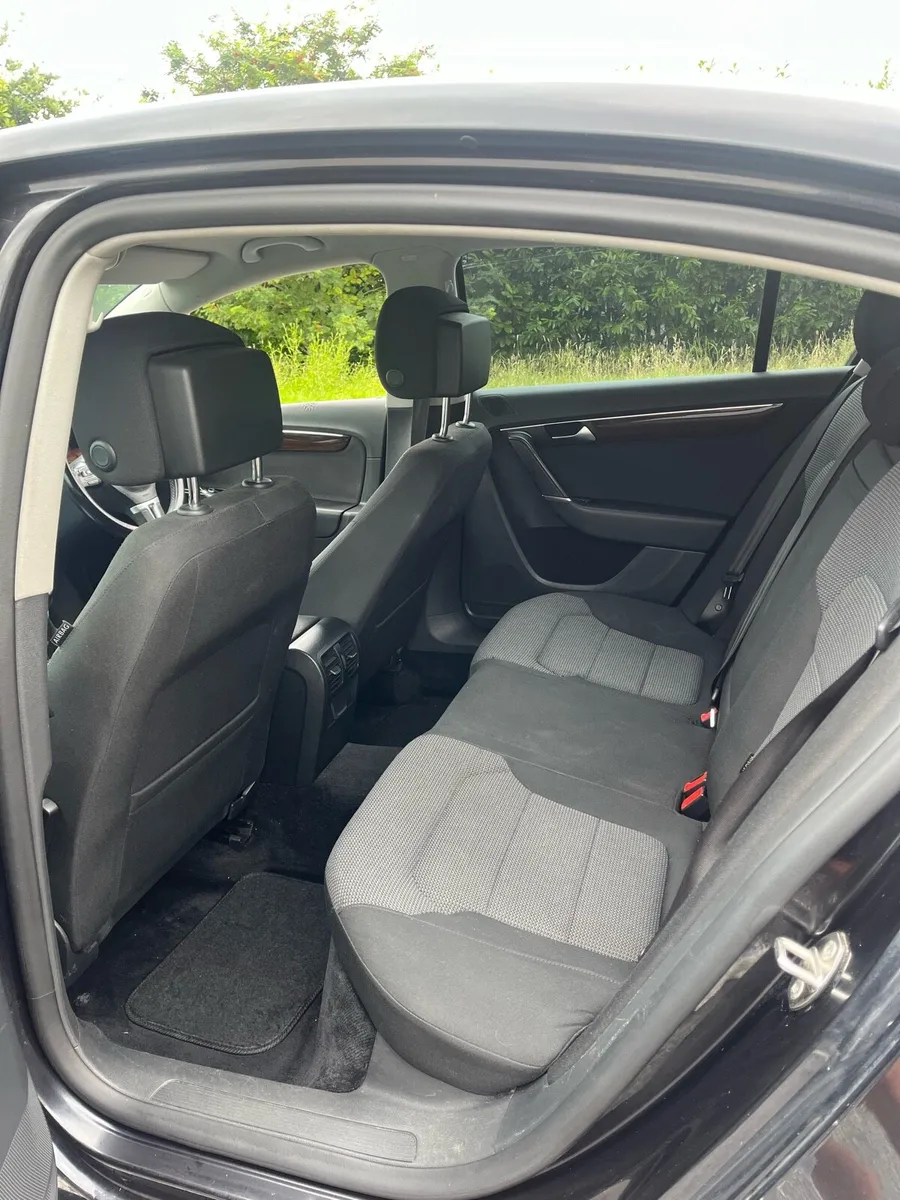 Volkswagen Passat 2011 - Image 4