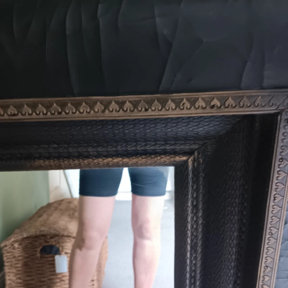 Beautiful mirror blsck surround with gold enclave - Image 3