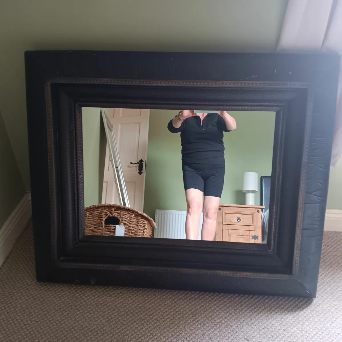 Beautiful mirror blsck surround with gold enclave - Image 4