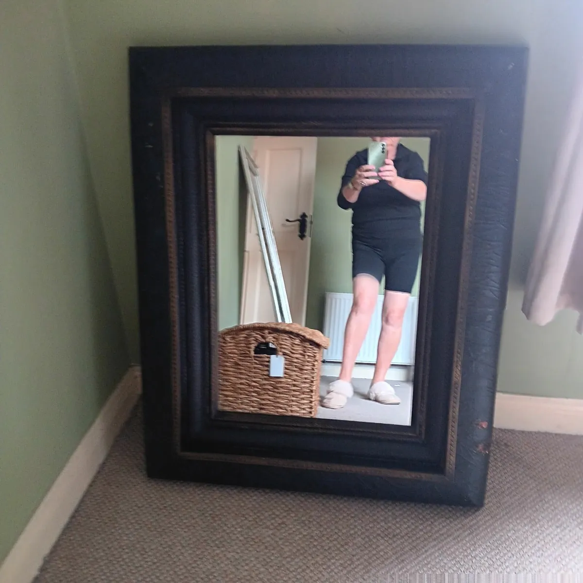Beautiful mirror blsck surround with gold enclave - Image 2