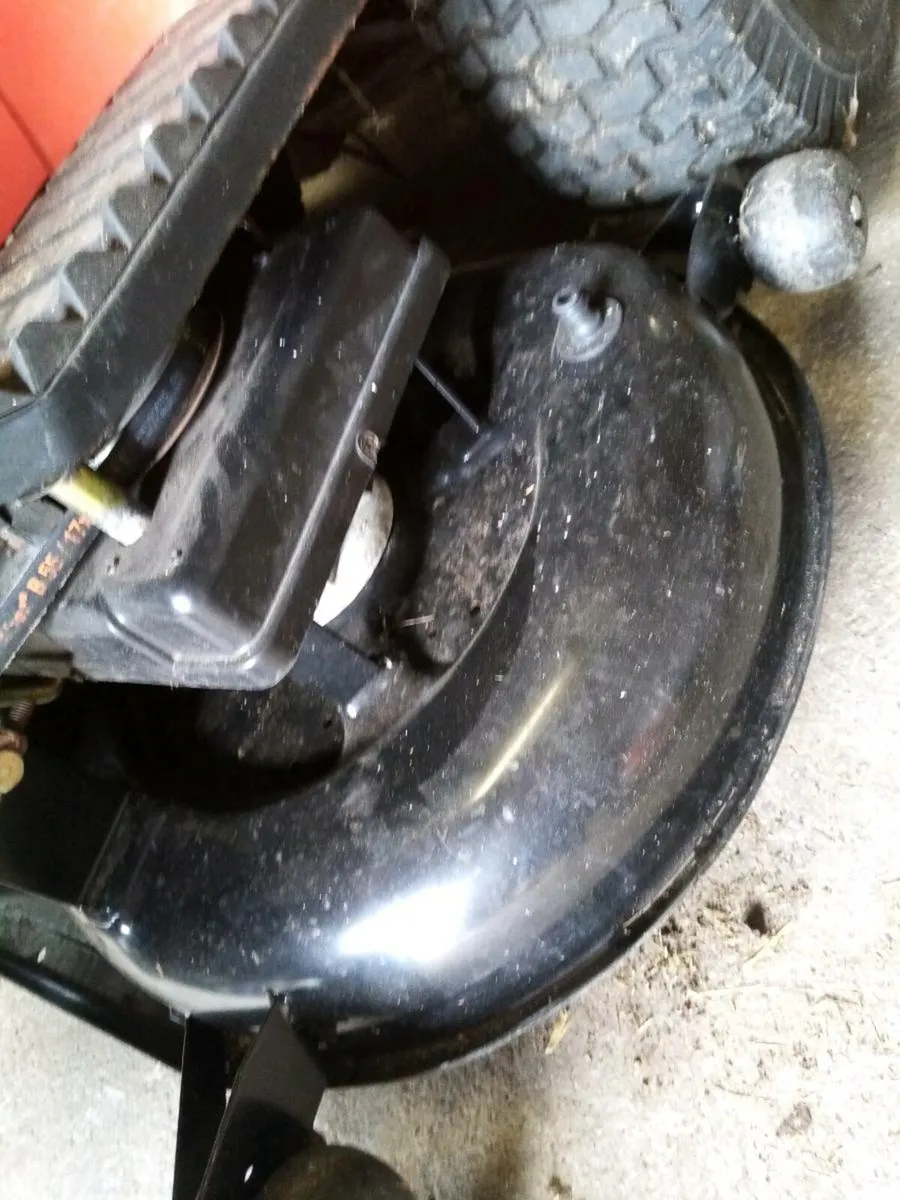 Oleo mac ride-on-mower - Image 4