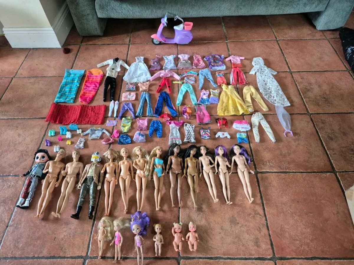 Barbie clothes and dolls - Image 1