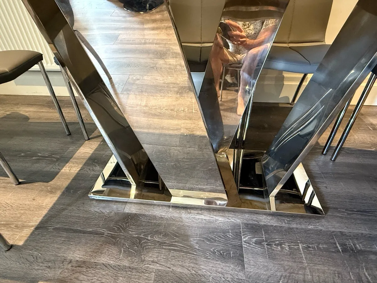 Dining table - Image 2
