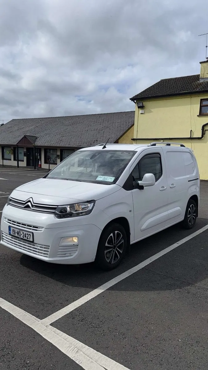 2019 CITREON BERLINGO 3 SEATER - Image 1