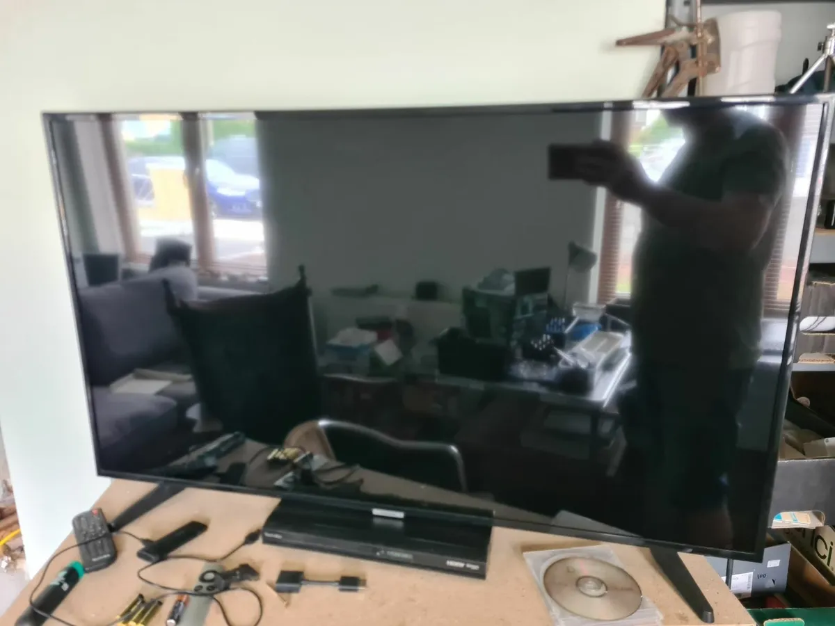 Samsung 43" UHD 7 series TV - Image 2