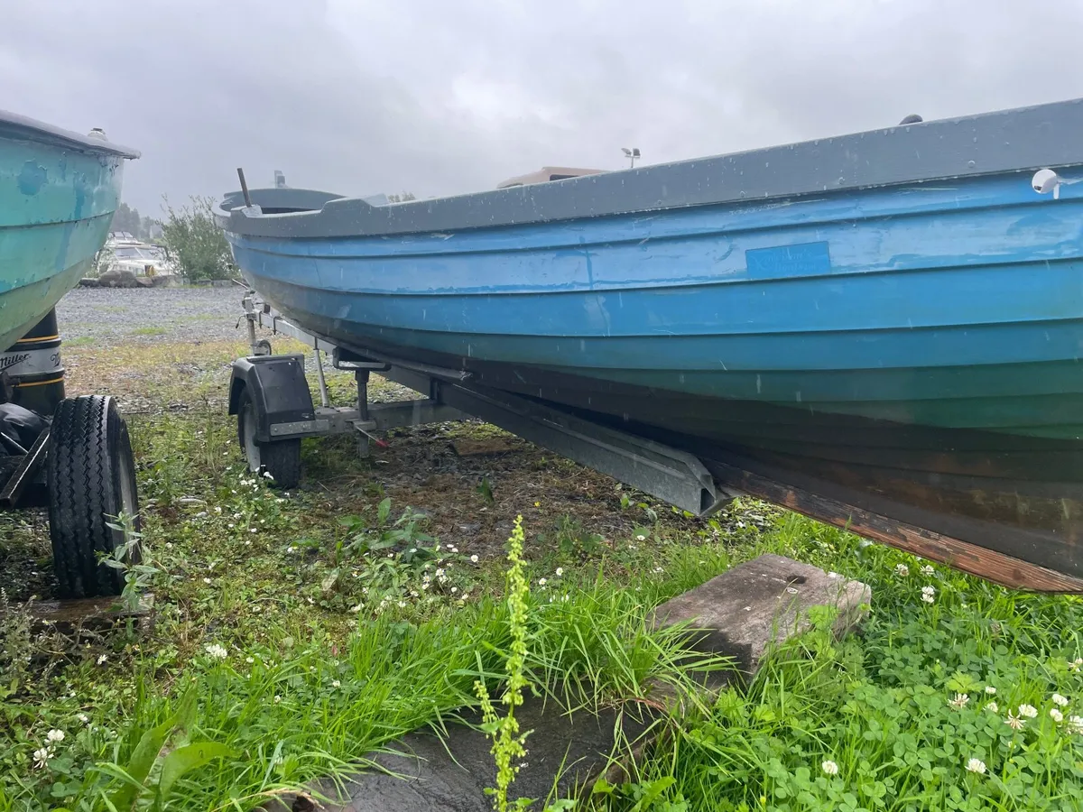 Boat  and trailer - Image 4