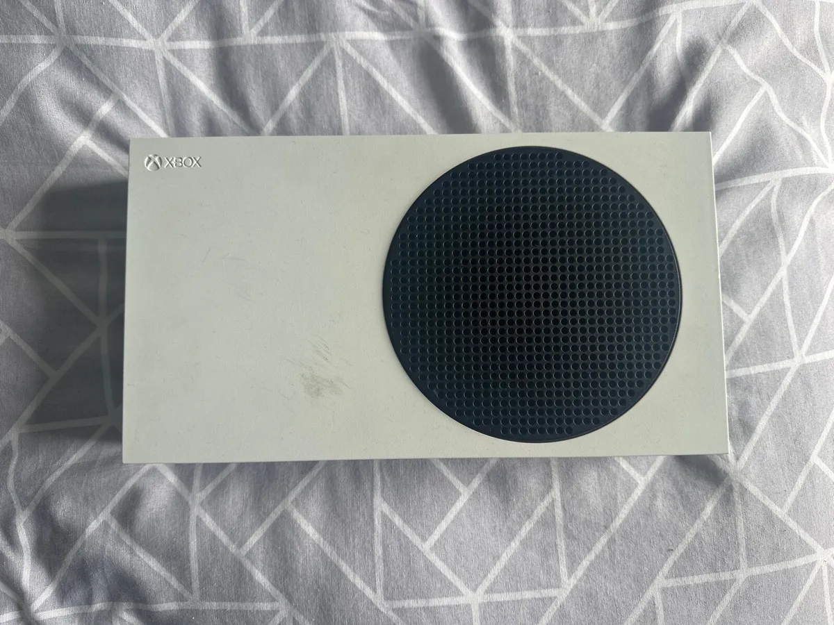 Xbox series s and controller - Image 1