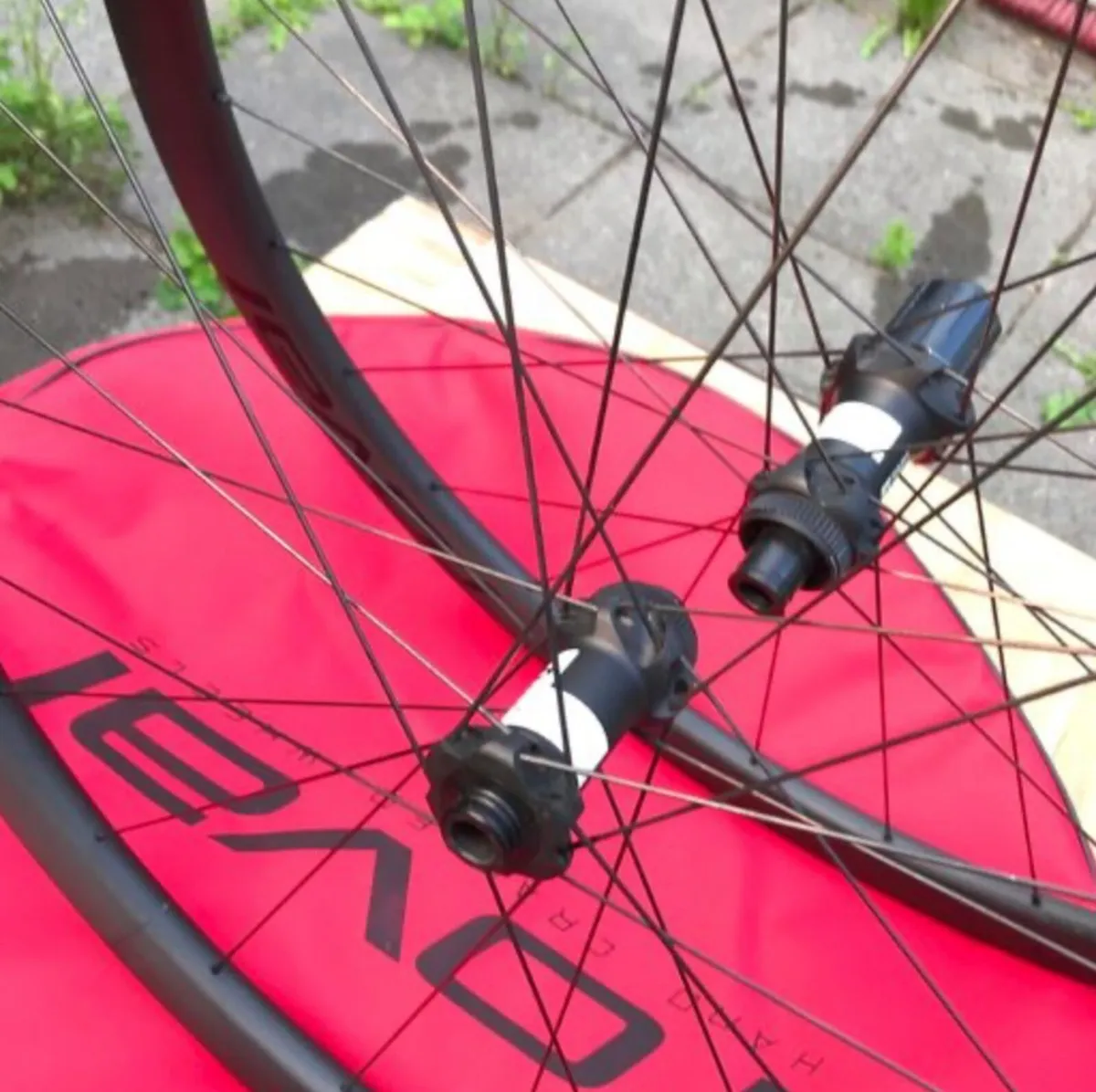 Specialized Roval Terra CL 28 Inch Carbon Wheelset - Image 1