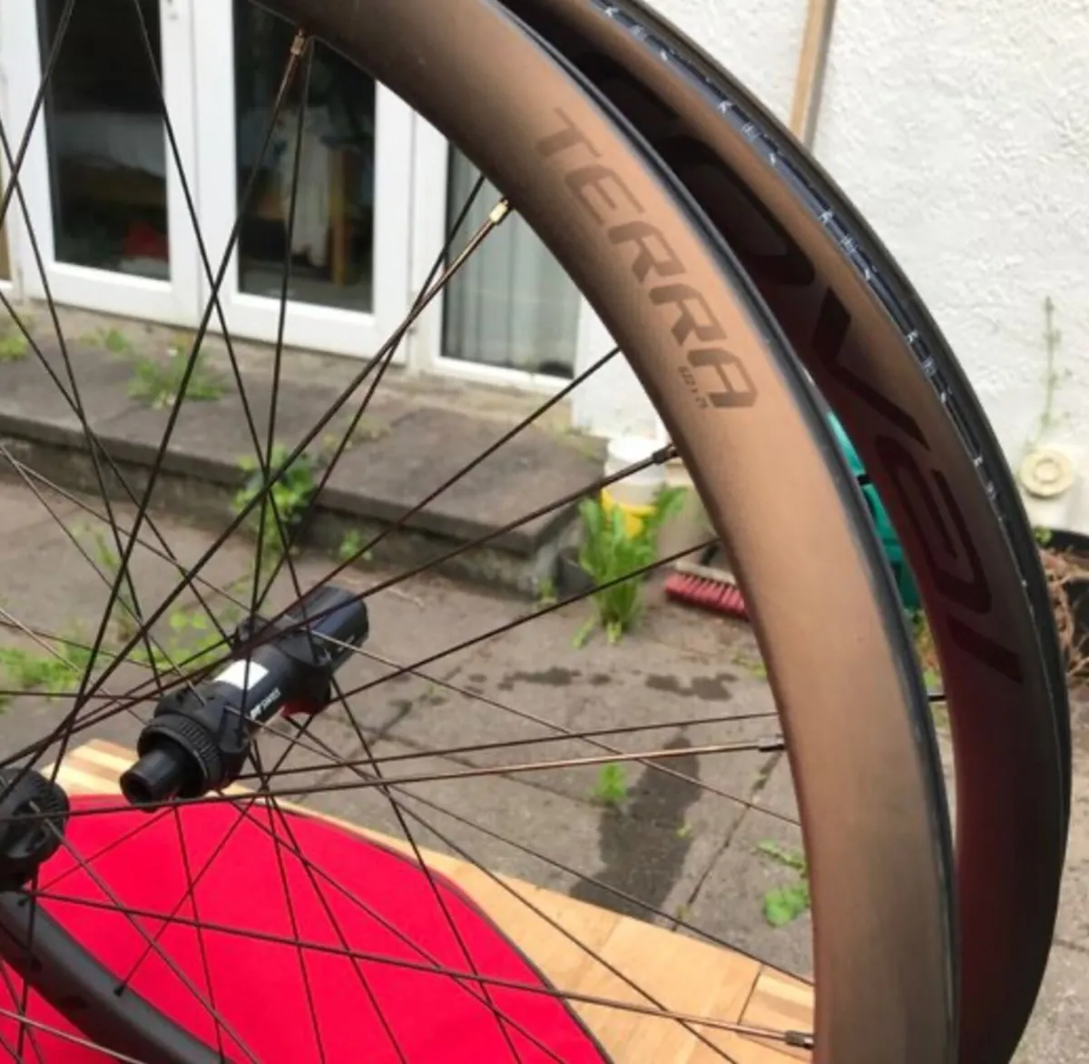 Specialized Roval Terra CL 28 Inch Carbon Wheelset - Image 3