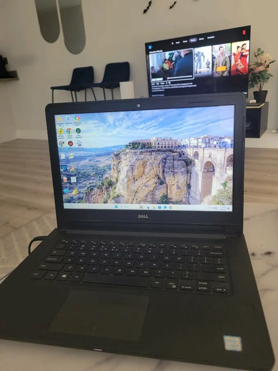 Laptop - Image 3