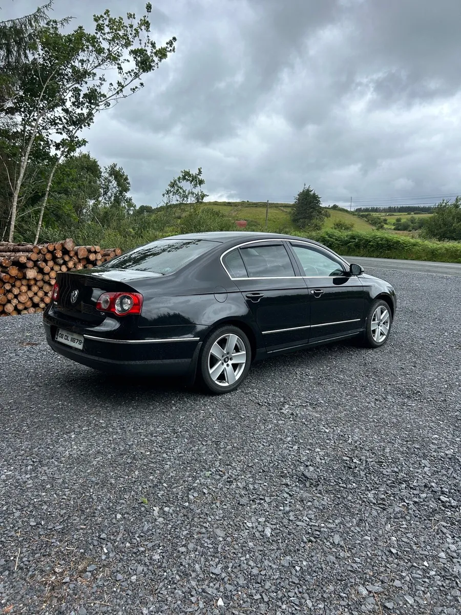 Volkswagen Passat - Image 1