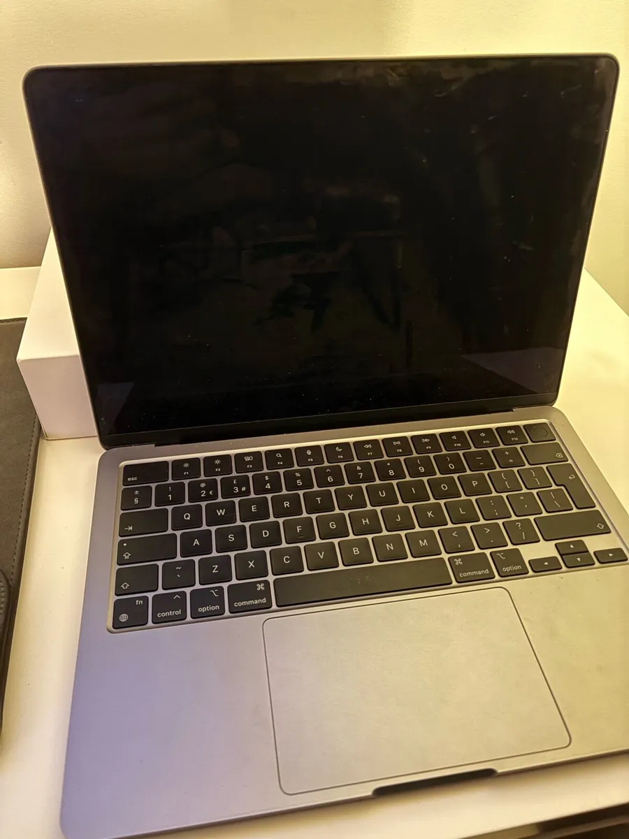 MacBook Air M2 - Image 1