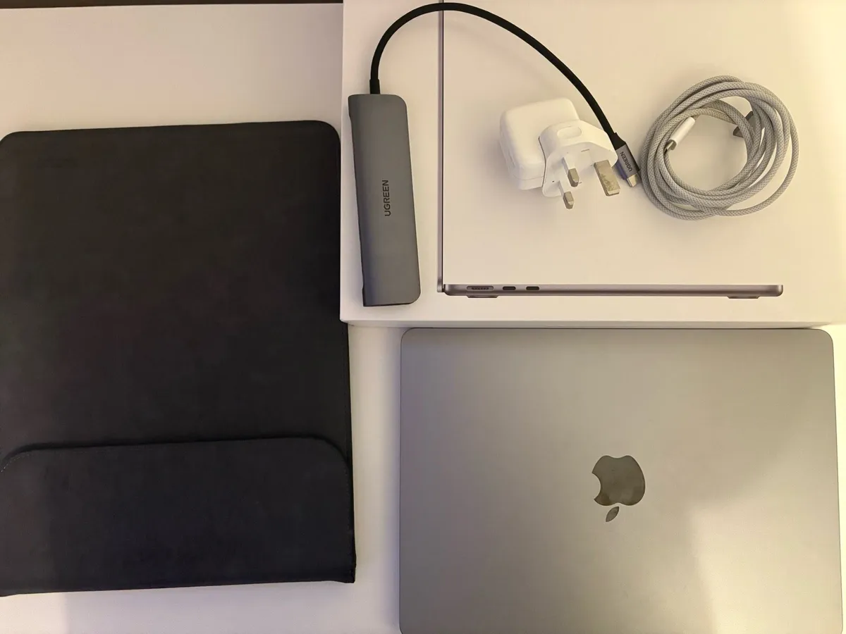 MacBook Air M2 - Image 2