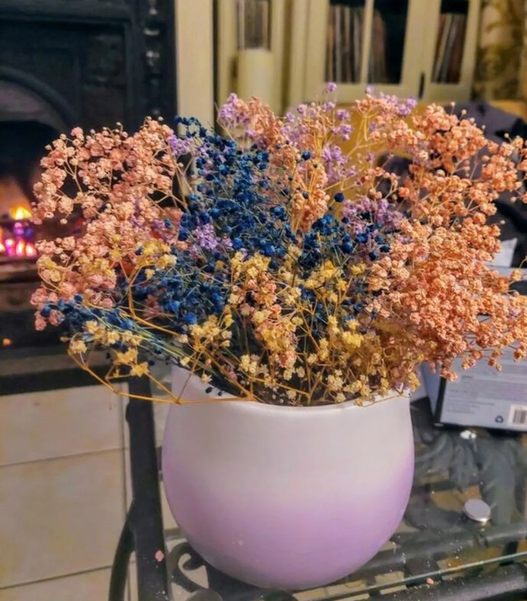 Pottery Flower Pot - Dried Flowers included. - Image 1