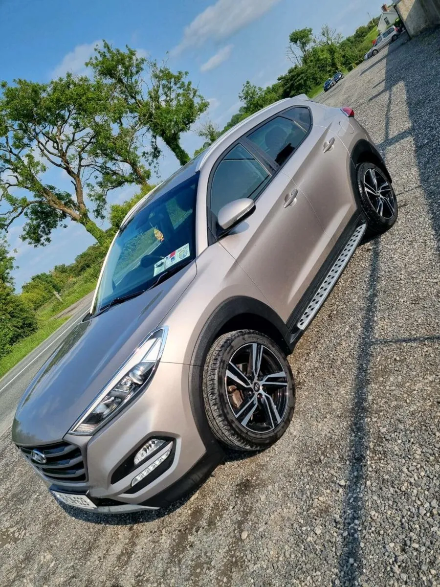 Hyundai Tucson Executive (low mileage) - Image 3
