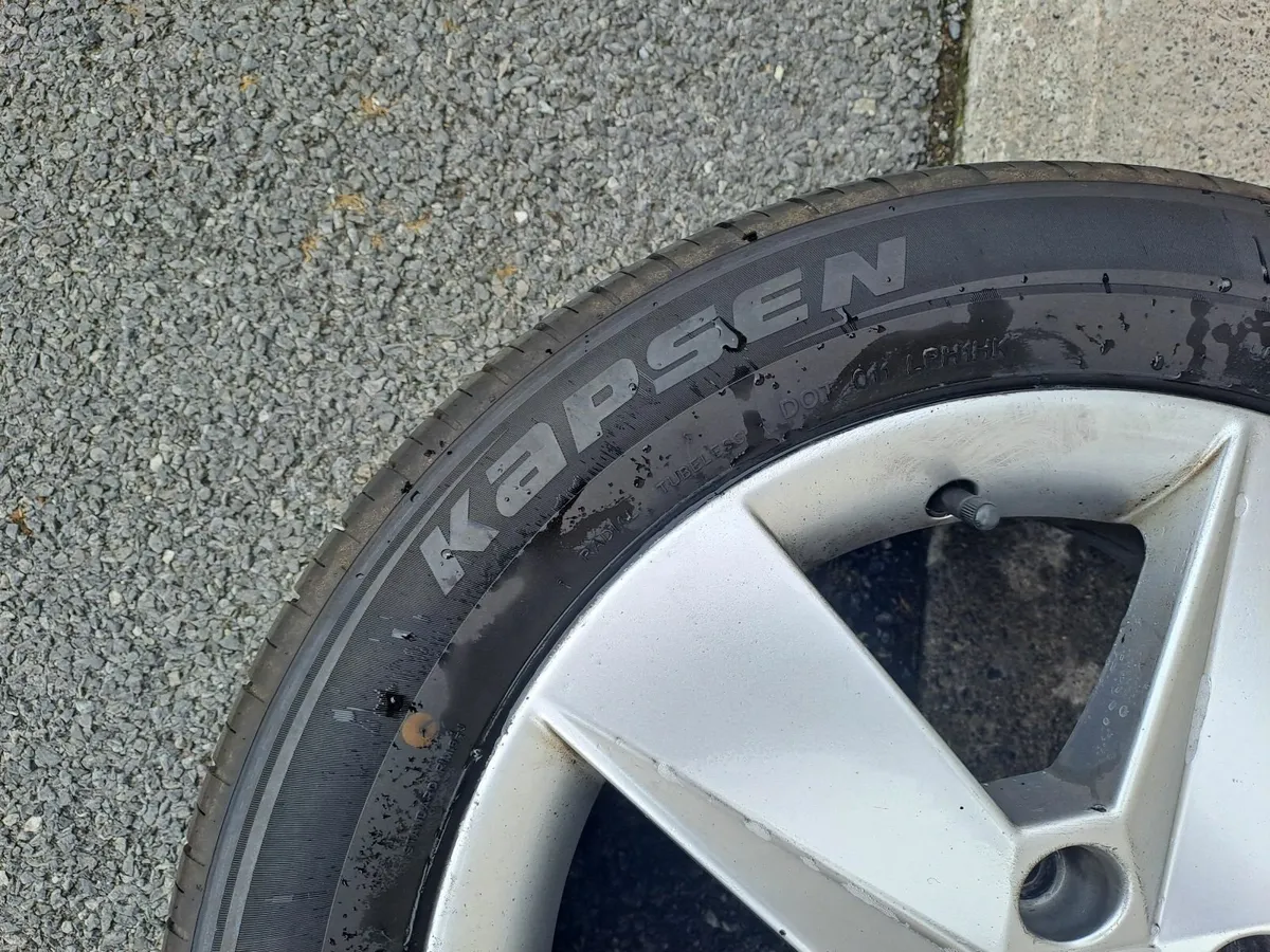Car tyres - Image 2