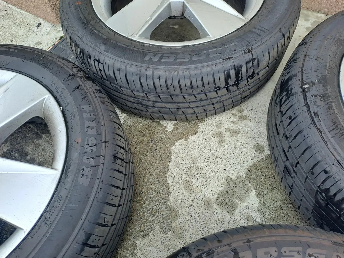 Car tyres - Image 3