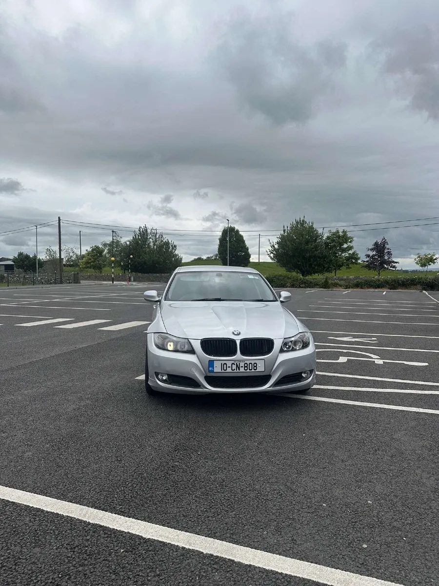 BMW 3-Series 2010 - Image 2