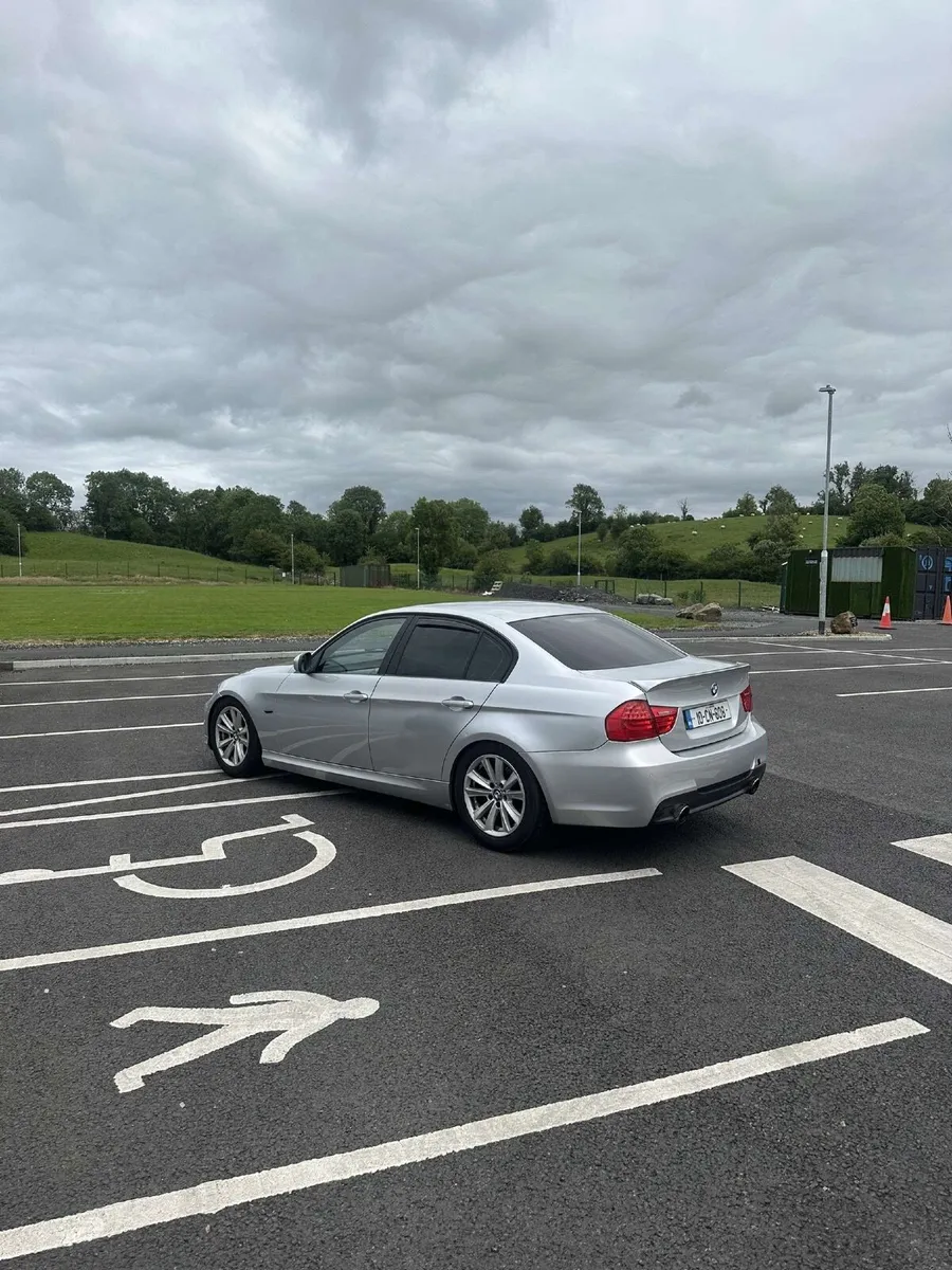 BMW 3-Series 2010 - Image 3