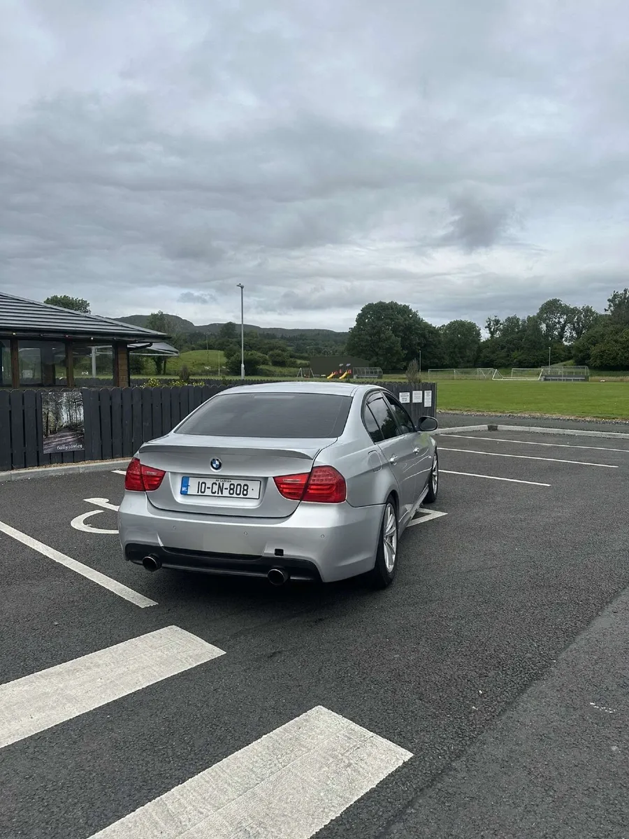 BMW 3-Series 2010 - Image 4