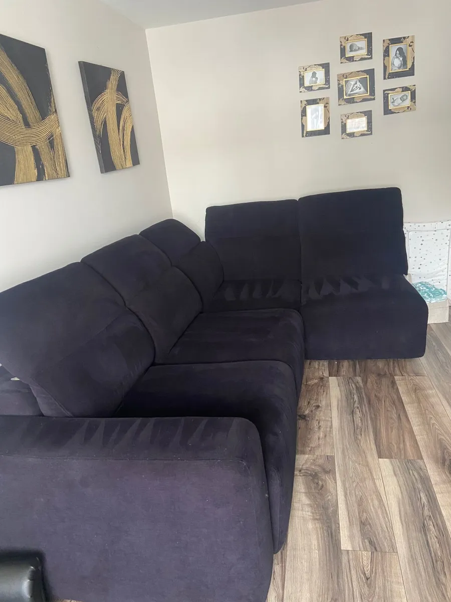 Black corner pull out couch - Image 1