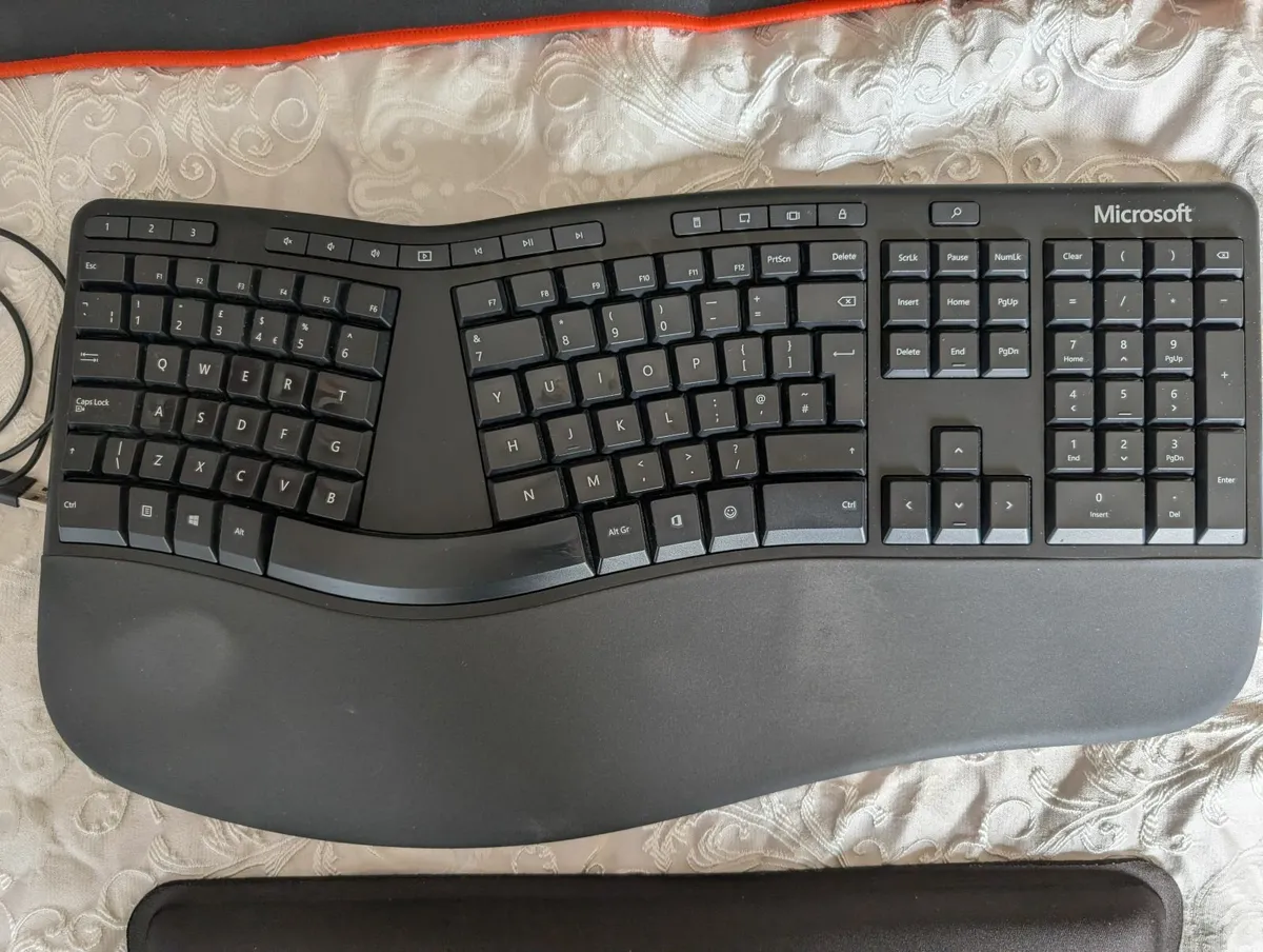 Ergonomic Keyboard, Mouse, and Desktop Mat - Image 3